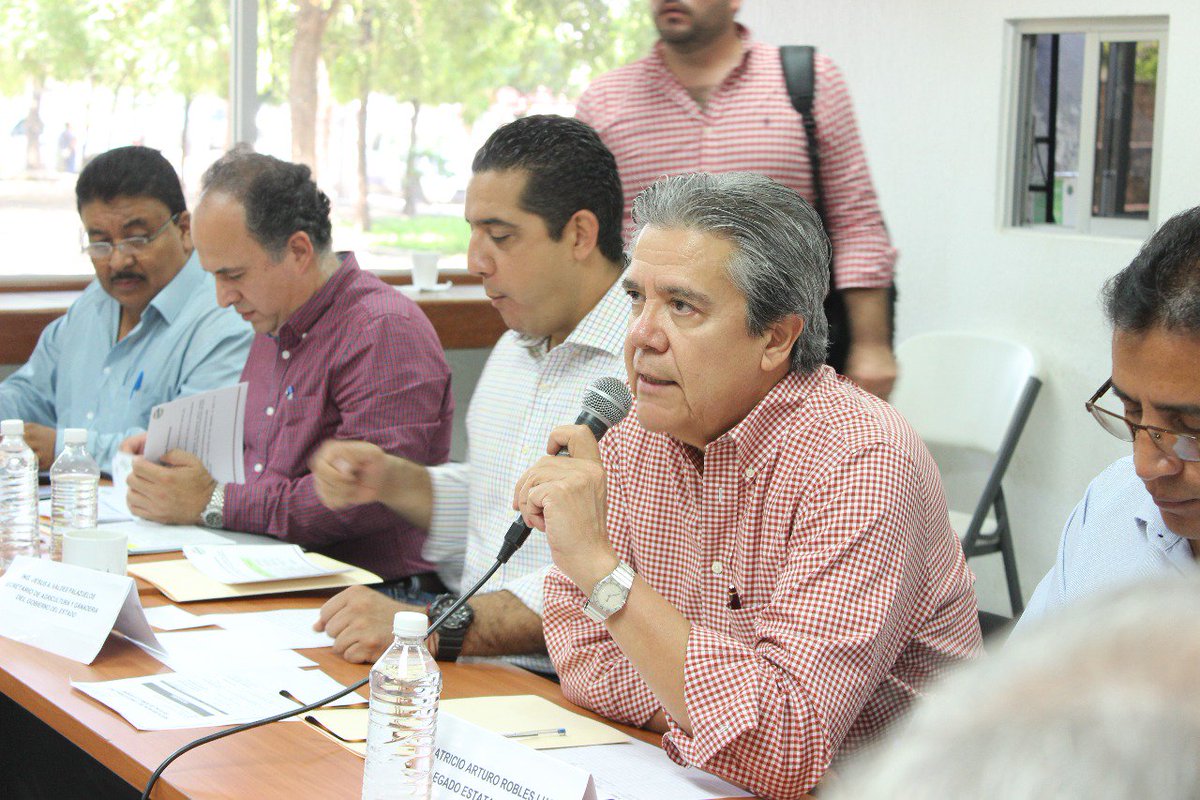 PatricioRoblesL's tweet photo. Junto a @LeoCordovaT , director general de @SNICS_SAGARPA y @ChuyValdesP de @saygsinaloa estamos en reunión del Comité Consultivo de Semillas Sinaloa @BaltazarxTam @SAGARPA_mx https://t.co/FmQyOcfz6i