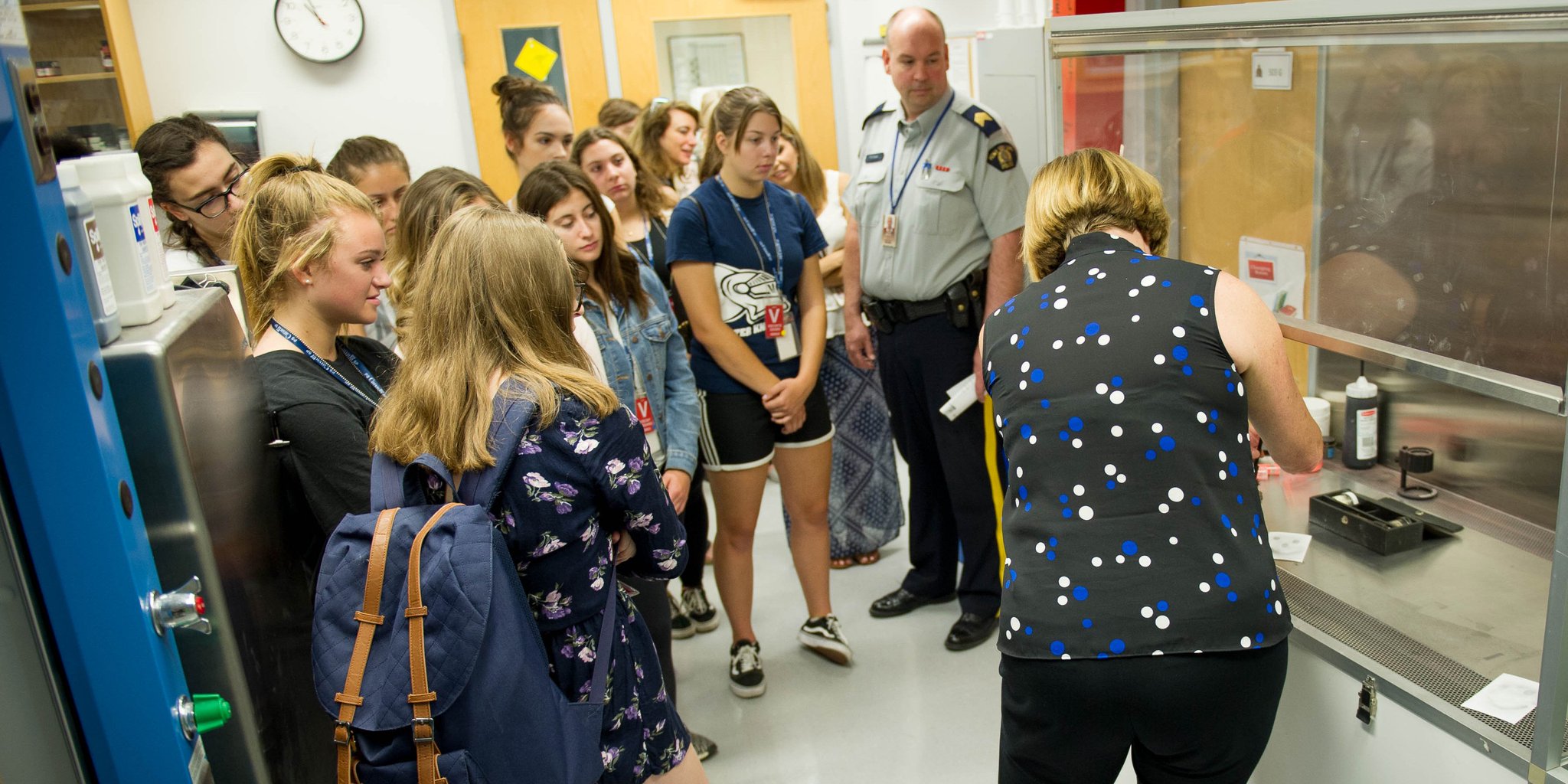rcmp-on-twitter-youngwomeninpublicsafety-visit-ottawa-for-a-pare-test-to-see-how-our-dna-lab