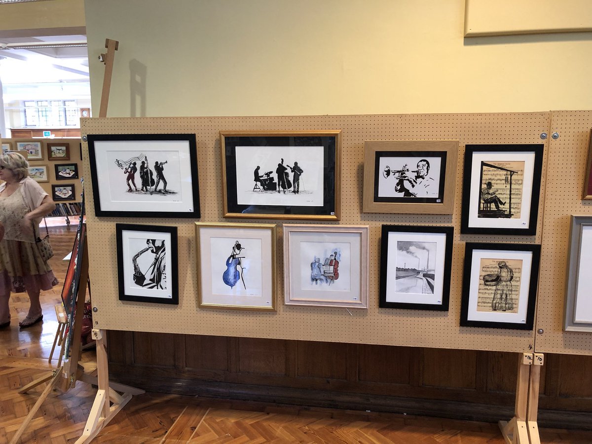 chris_davison1's tweet image. ... winner of the Kettering Community Art Group’s Annual Exhibition hosted by the fabulous #KetteringLibrary ... 300 people casted their vote during the week 👏👍 Who said Libraries don’t matter @mycountycouncil !?! 🤔 #CommunityHub #FOKL @ThisisKettering @NTelegraph @dawnafinch