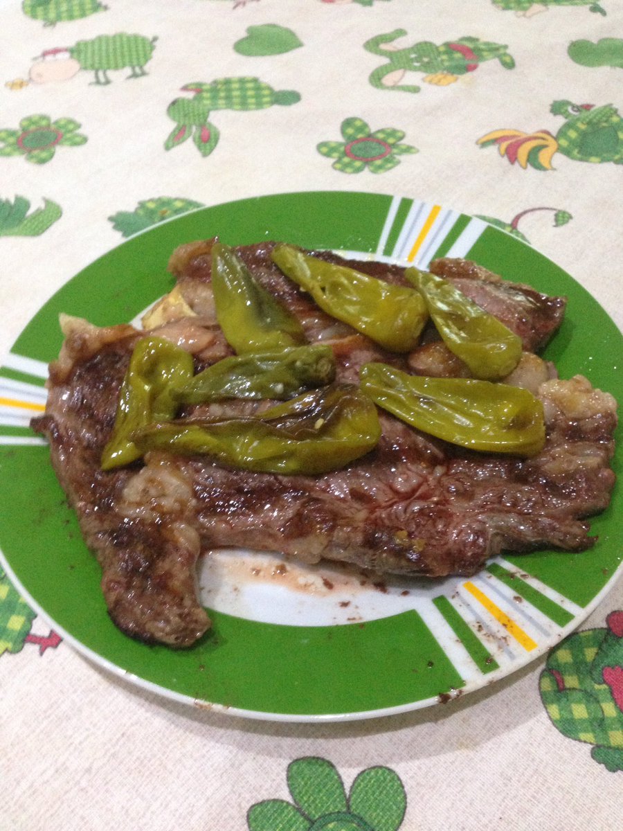 GhostClusterONE's tweet image. Quando poi rimani solo... #bistecca e #friggitelli #buonappetito #sapevatelo