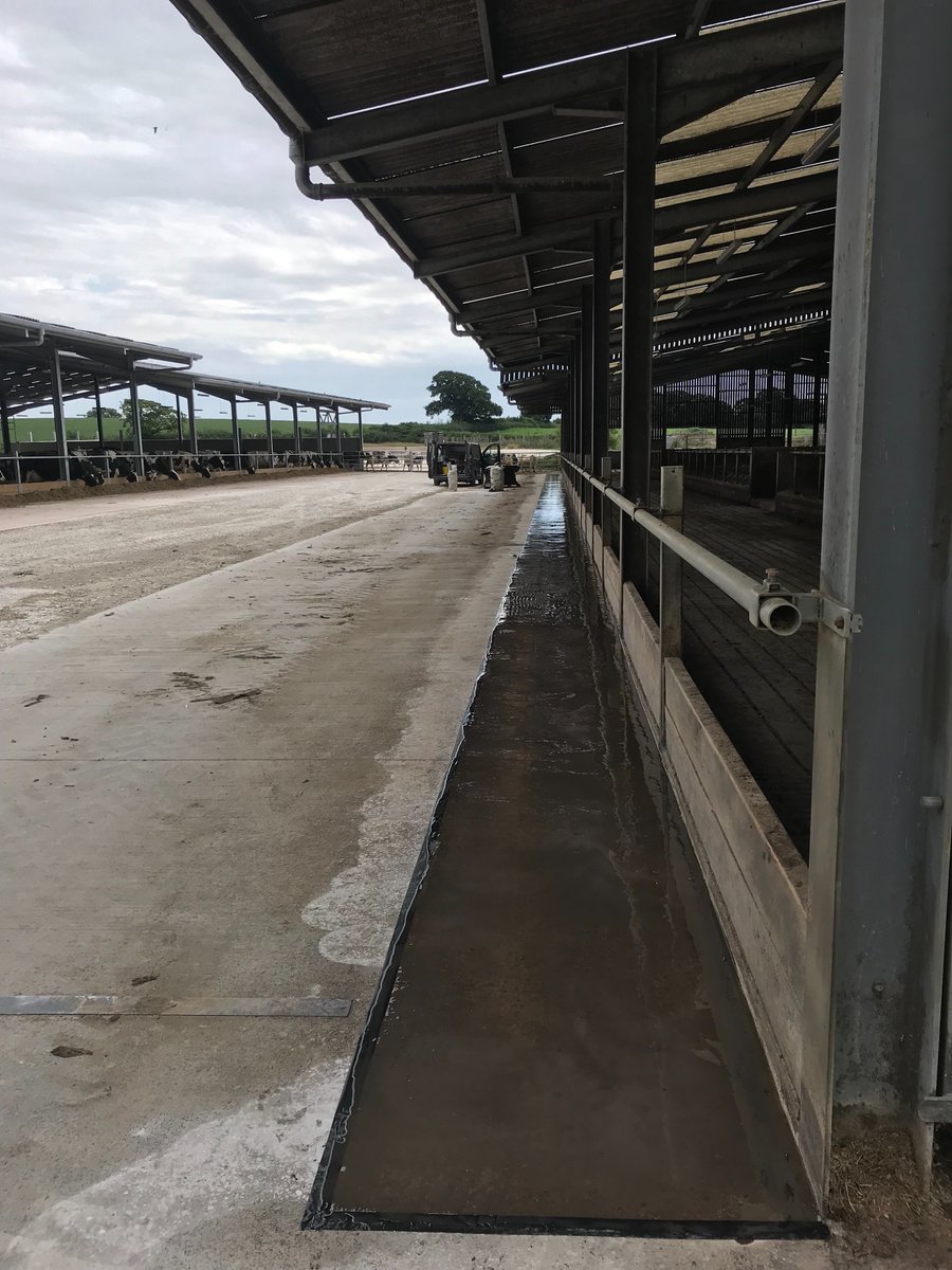 ConceptCowhouse's tweet photo. Four 240β runs of feedline coating down in Dorset. Two to go. #cleanplate #increasedintakes https://t.co/SifisVAqeX