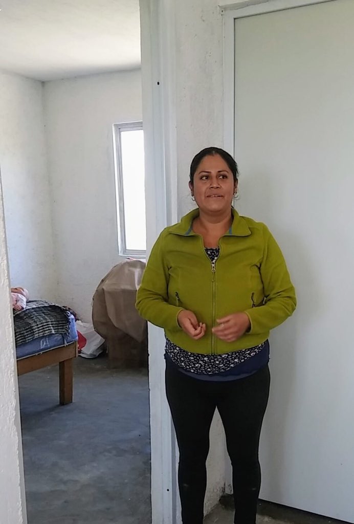 LopezaJuanm's tweet photo. Entregamos una vivienda a Lupita Arellano que el año pasado perdió todo cuando radicaba en Los Cabos y fue afectada por la Tormenta Lidia. El presidente @epn se comprometió a ayudarla y la secretaria @Rosario_Robles_ instruyó atenderla. Hoy en Tepatlaxco cumplimos.@a_saldana_f https://t.co/3J8v1qwCgG