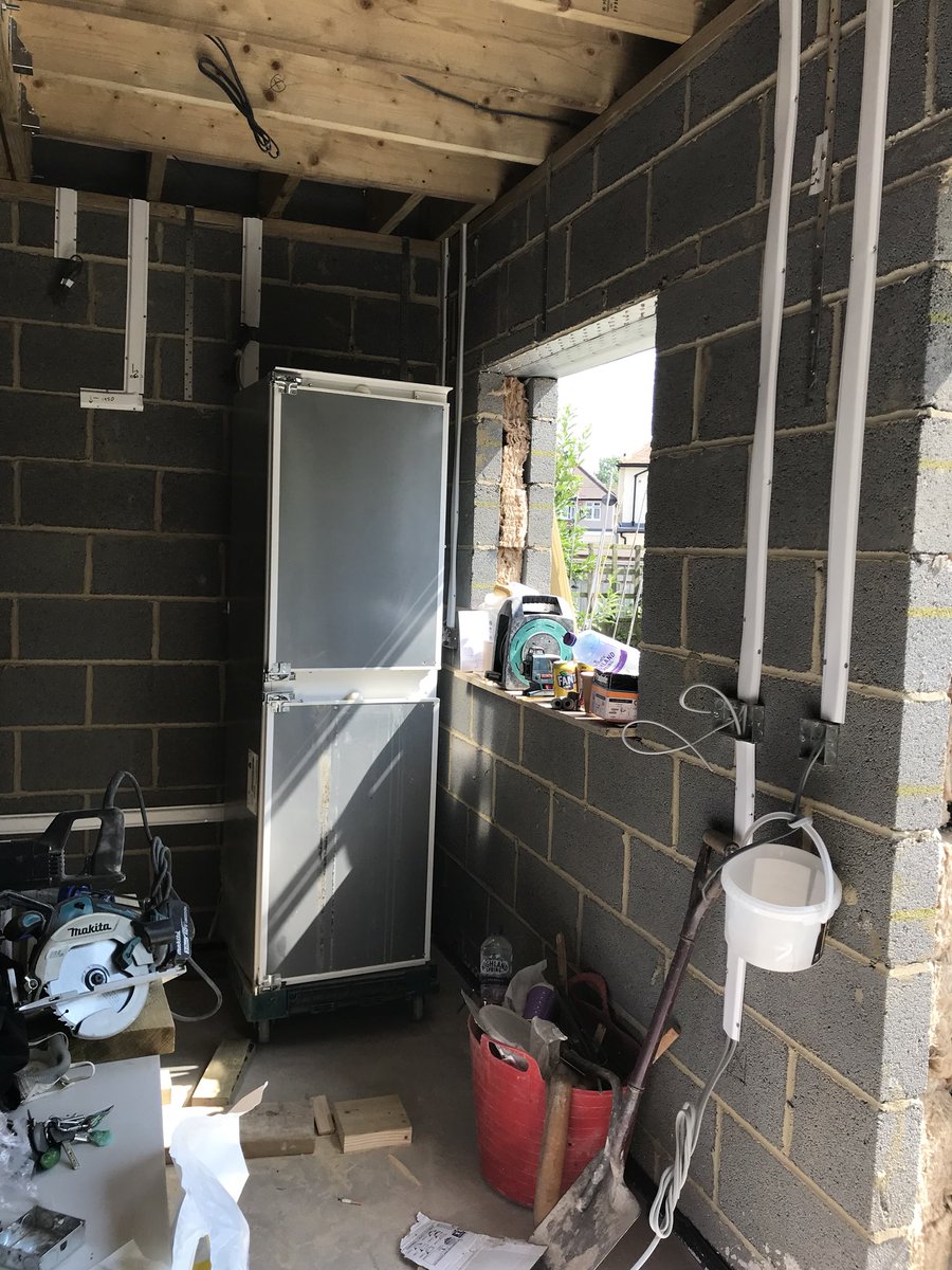 LecEtec's tweet image. New project in Eltham all 1st fixed 😎 #electrician #eltham #1stfix #topsparks