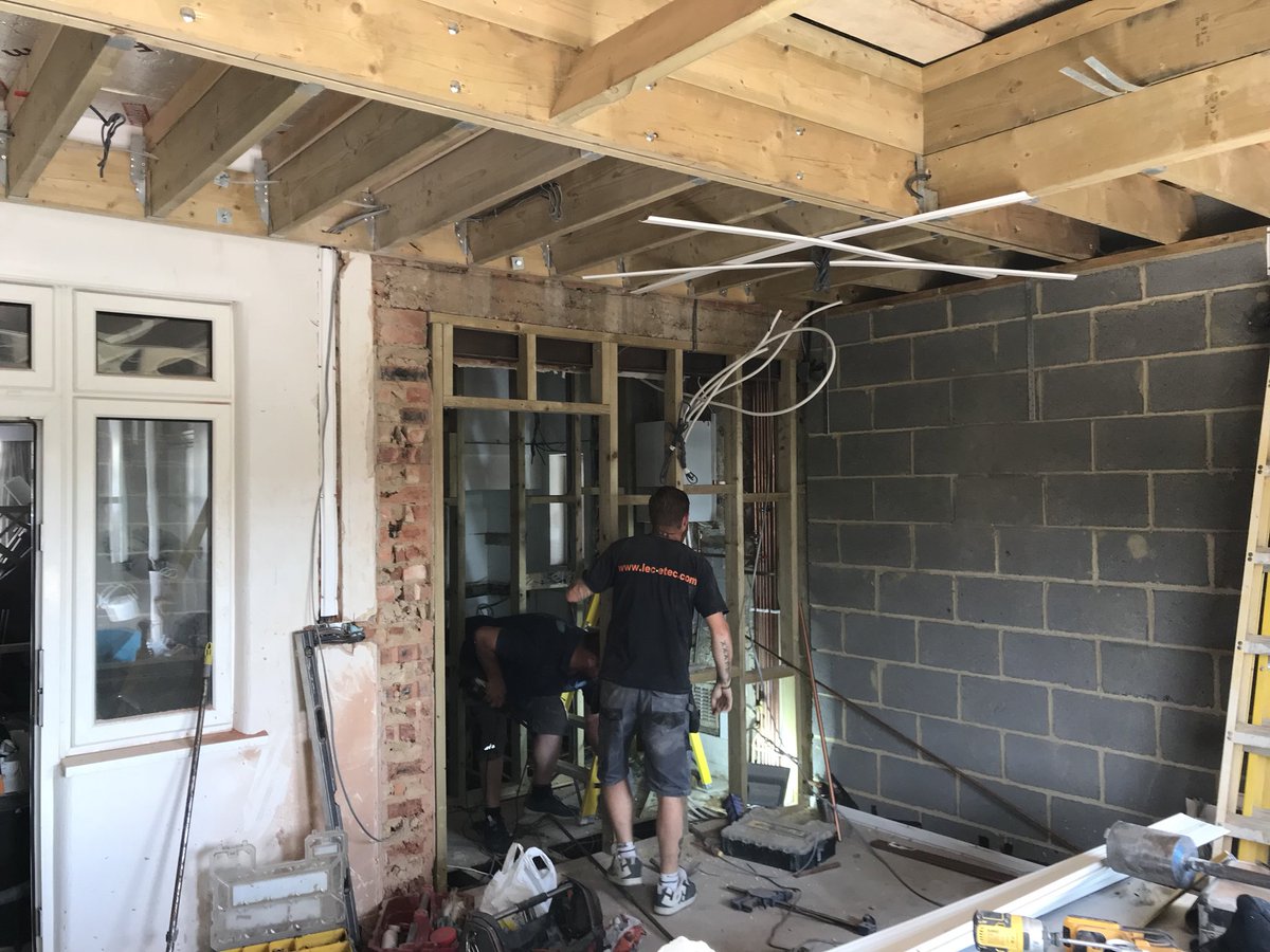 LecEtec's tweet image. New project in Eltham all 1st fixed 😎 #electrician #eltham #1stfix #topsparks