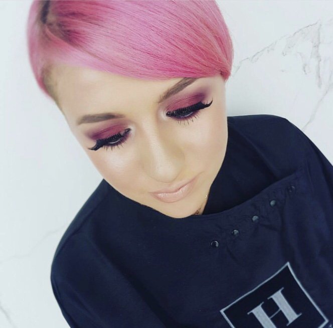 Buffmakeup's tweet photo. FLASHBACK FRIDAY ⚡️⚡️ @annaohanlon #throwback #flashback #festivalvibes #pink #buffmakeup #buffhession #bufflove #beauty https://t.co/JjPzl0gfEW
