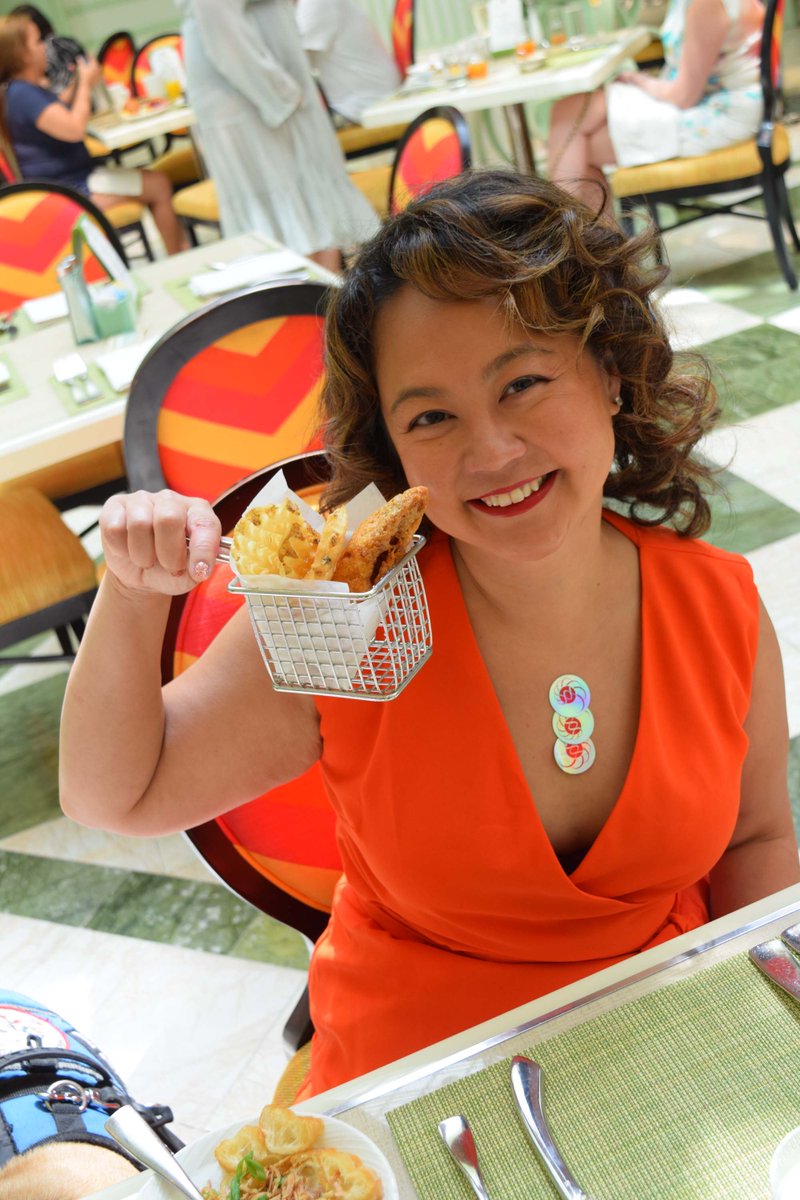 Fi_Gilbert's tweet photo. It's #FRYday! Celebrating #NationalFrenchFryDay with a throwback to my stay in Las Vegas eating brunch at the Wynn Hotel buffet. How cute are these fries?! https://t.co/gUcU0pnsE9