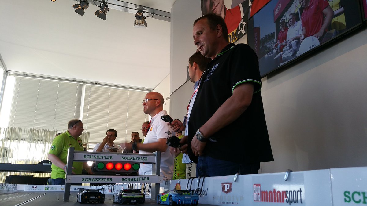 Eldert_Hedden's tweet photo. Vorlauf 4 startet #DTMChallenge #VisionRCCO #DTMZandvoort #JoestDoIt https://t.co/1t8rwgmtlV