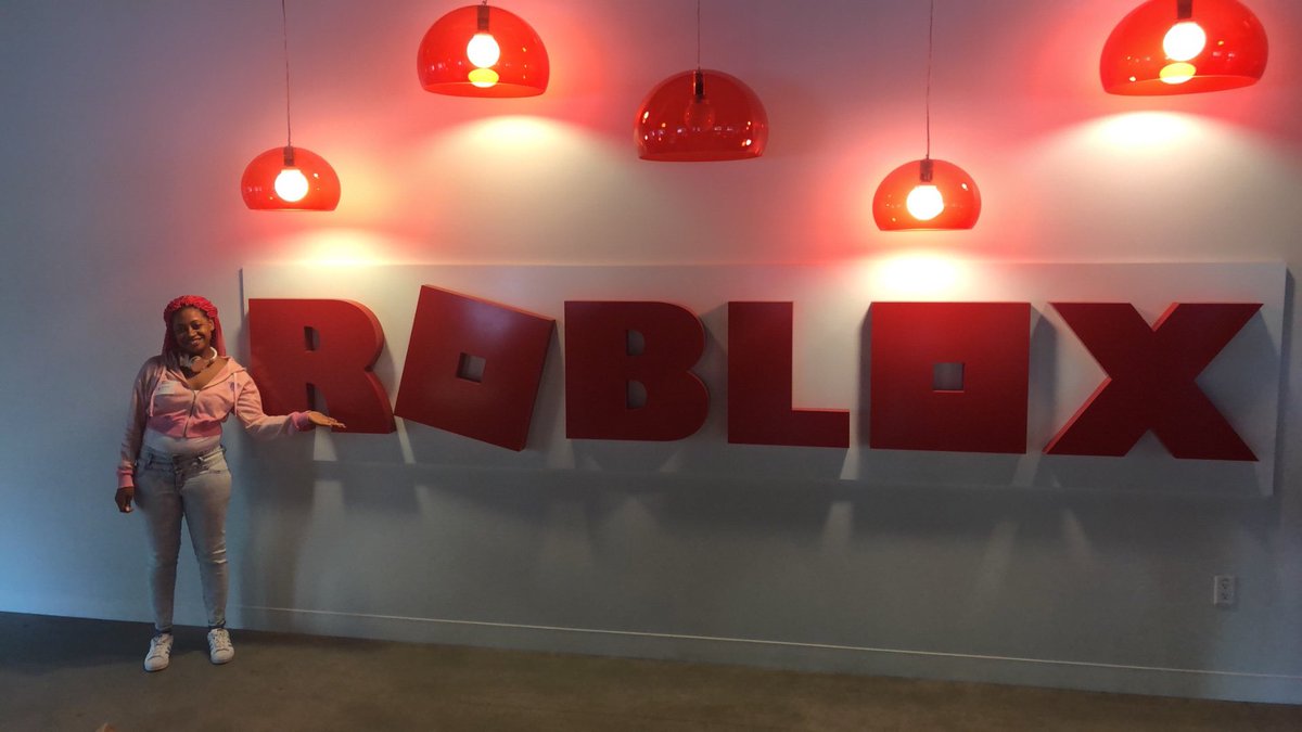 Jaz On Twitter I M At The Roblox Hq With Inyo22rblx