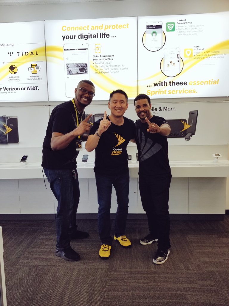 JamesLeeWW's tweet photo. Robert &amp; Duane are amazing District Managers leading from the front! #FrontlineFirst #Leaders #WeAreNW https://t.co/m465gZ6uqY