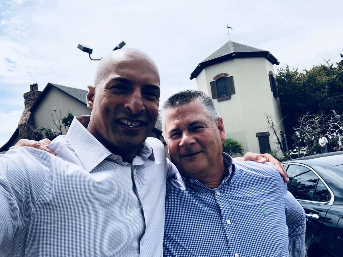 ZeeSoofi42's tweet photo. Happy Retirement to our one and only Mr. Tom Bowman!  Thank you for being a pillar for the Territory and the Company!  @ScarlettKamy @BestBuyCanada https://t.co/PXhWgNbZqH