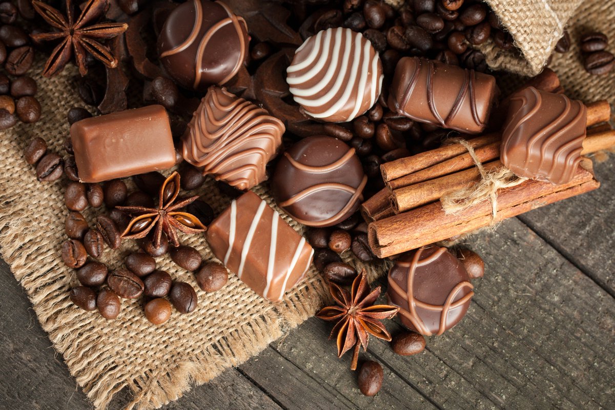 TheChocolatGift's tweet photo. Satisfy any sweet tooth with our luxury chocolate boxes - delivered fast and guaranteed not to melt. #chocolate #birthdaygift https://t.co/k9mLqR6U6j https://t.co/AfzL0TJik1