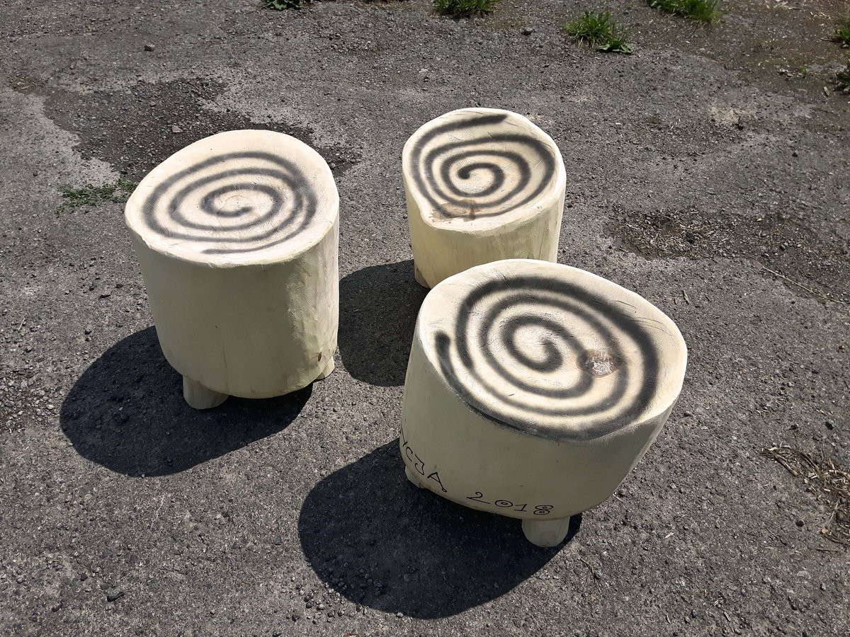 smatyjaszewski's tweet photo. 🎯 Tradycyjnie oprócz rzeźby bonus! Taborety + na V Festiwal Wizji w Wierzbicy. Nowoczesna tradycja 2018
#taborety #stool #design #łupina #wood #lipa #linden #tube #sculpture #modernart #rzeźba #landart #installation #art #inprogress #kraszczady #dwórkultury #matyjaszewski https://t.co/EXIY2wBpNm
