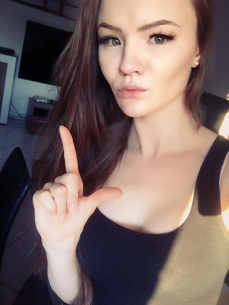LadyLuisaG's tweet photo. Denn ich wurd’ geborn’ um zu gewinnen!
Kauf‘ Louis Vuitton ohne Sinn.
#findom @rtswine @tonybobo3 @RTP1G @richpaypig @AllureRT @RTPork @RTfindomfeet @find0m @rtfindom @RTFindomPromo @SlaveSilly #dominatrix #zahlsklave #payslave #geldherrin #manipulatrix #rtgame #ceo #cfo #slave https://t.co/uOiwuQYG3s