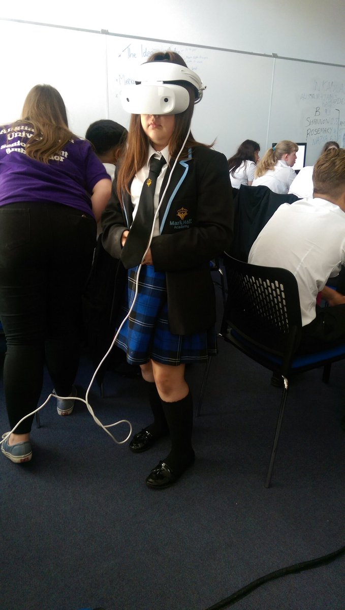 MHA_BICT's tweet photo. #The_TTrust #PoweringTransformation2018 
#AngliaRuskin 
#MHA Students were in for a treat!! Trying out some VR equipment, what an experience for them. #DellEMCIUK #Dell4Good https://t.co/5p5Chwd66D