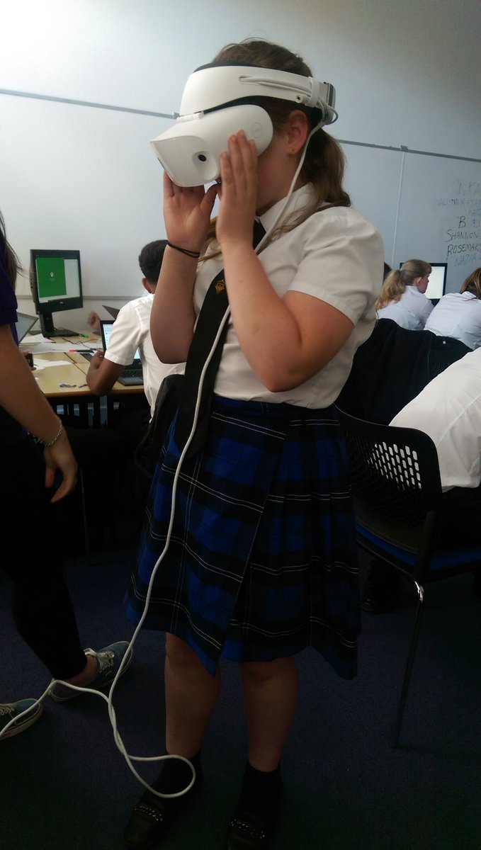 MHA_BICT's tweet photo. #The_TTrust #PoweringTransformation2018 
#AngliaRuskin 
#MHA Students were in for a treat!! Trying out some VR equipment, what an experience for them. #DellEMCIUK #Dell4Good https://t.co/5p5Chwd66D