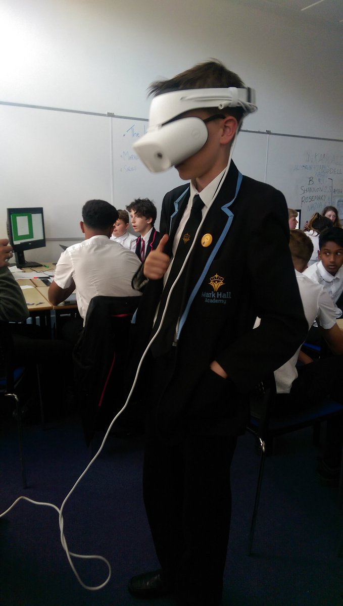 MHA_BICT's tweet photo. #The_TTrust #PoweringTransformation2018 
#AngliaRuskin 
#MHA Students were in for a treat!! Trying out some VR equipment, what an experience for them. #DellEMCIUK #Dell4Good https://t.co/5p5Chwd66D