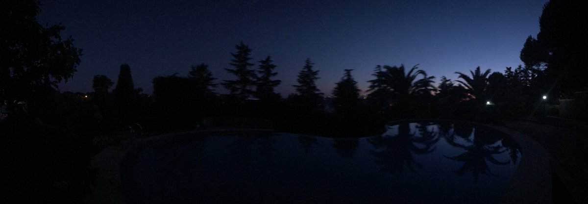 “bakakaldık bakakaldık bakakaldık bak gücümüz
sessiz kalmakla ıssız kalmak arasına sarkıtıldığımız kadarmış”