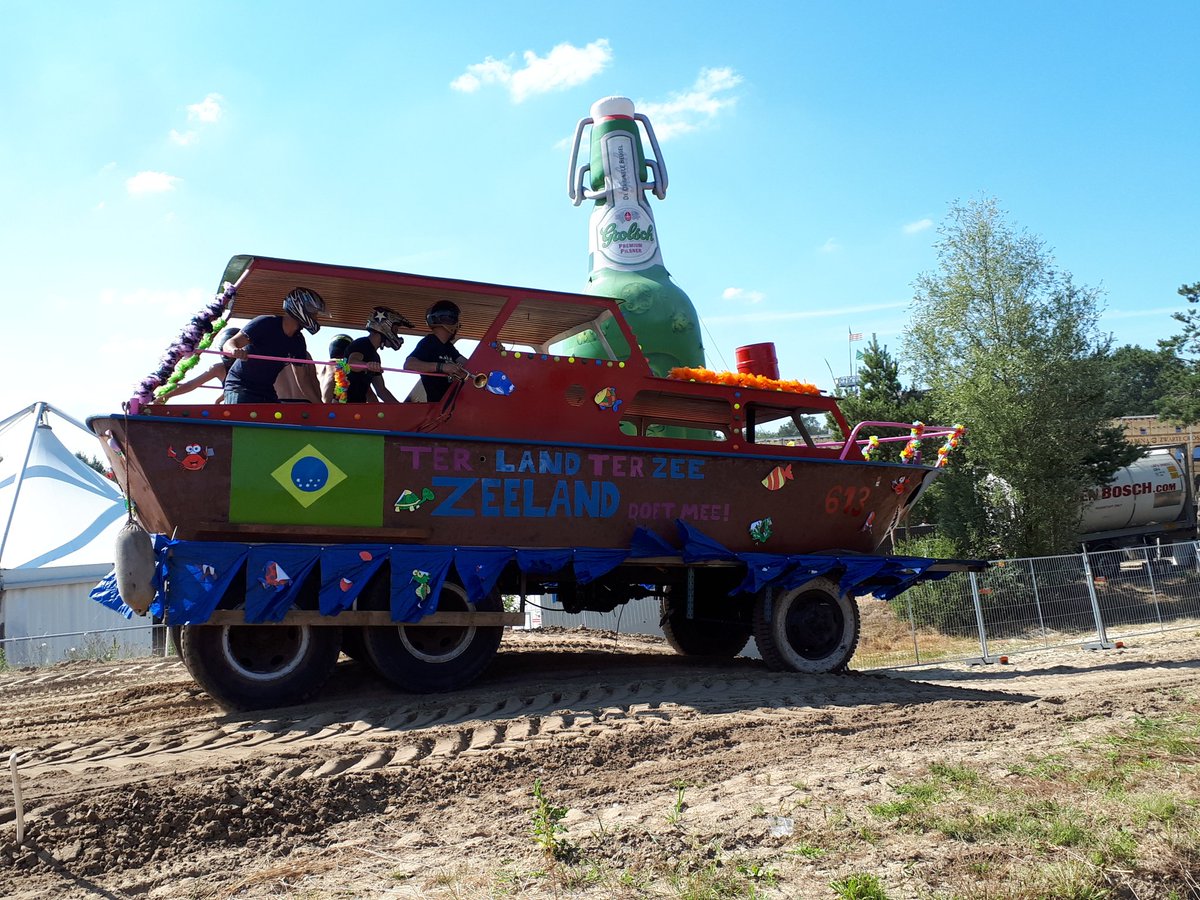 WimRuesink's tweet photo. Prachtige wagens op de crossbaan van de Zwarte Cross bij de Nek aan Nek race https://t.co/JR0IJWykWw