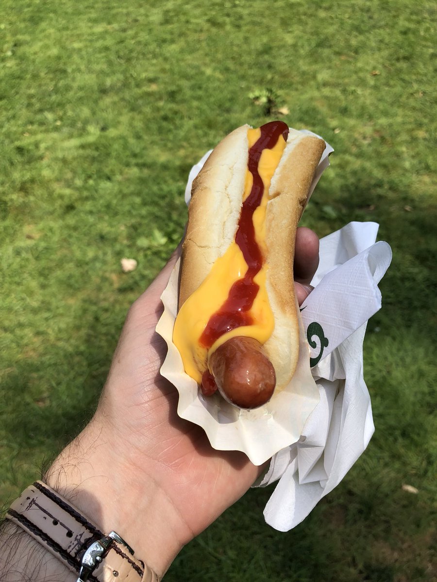 graham74GC's tweet photo. Warming up with a ‘cheesedog’ and wandering around Central Park before tomorrow’s @GoToPER medical crossfire. Not so sure about the cheesedog but when in Rome....
#PER_LMXF #hematology https://t.co/F1H8qtrped