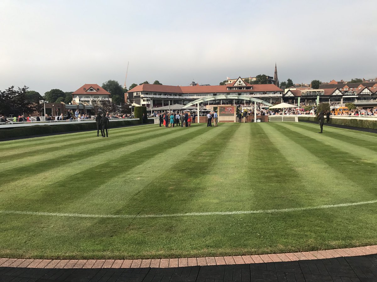 Beautiful night now <a href="/ChesterRaces/">chesterraces</a> <a href="/ODSolicitors/">O'Donnell Solicitors</a>