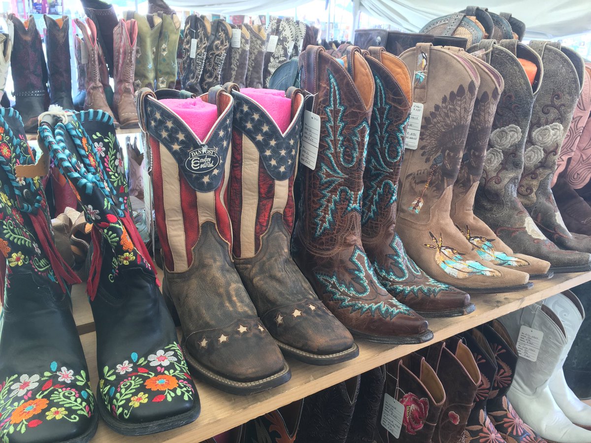 kayla_dewees's tweet photo. Cowgirl heaven. #brimfield #dontreignmein https://t.co/RtgZMVdi4b