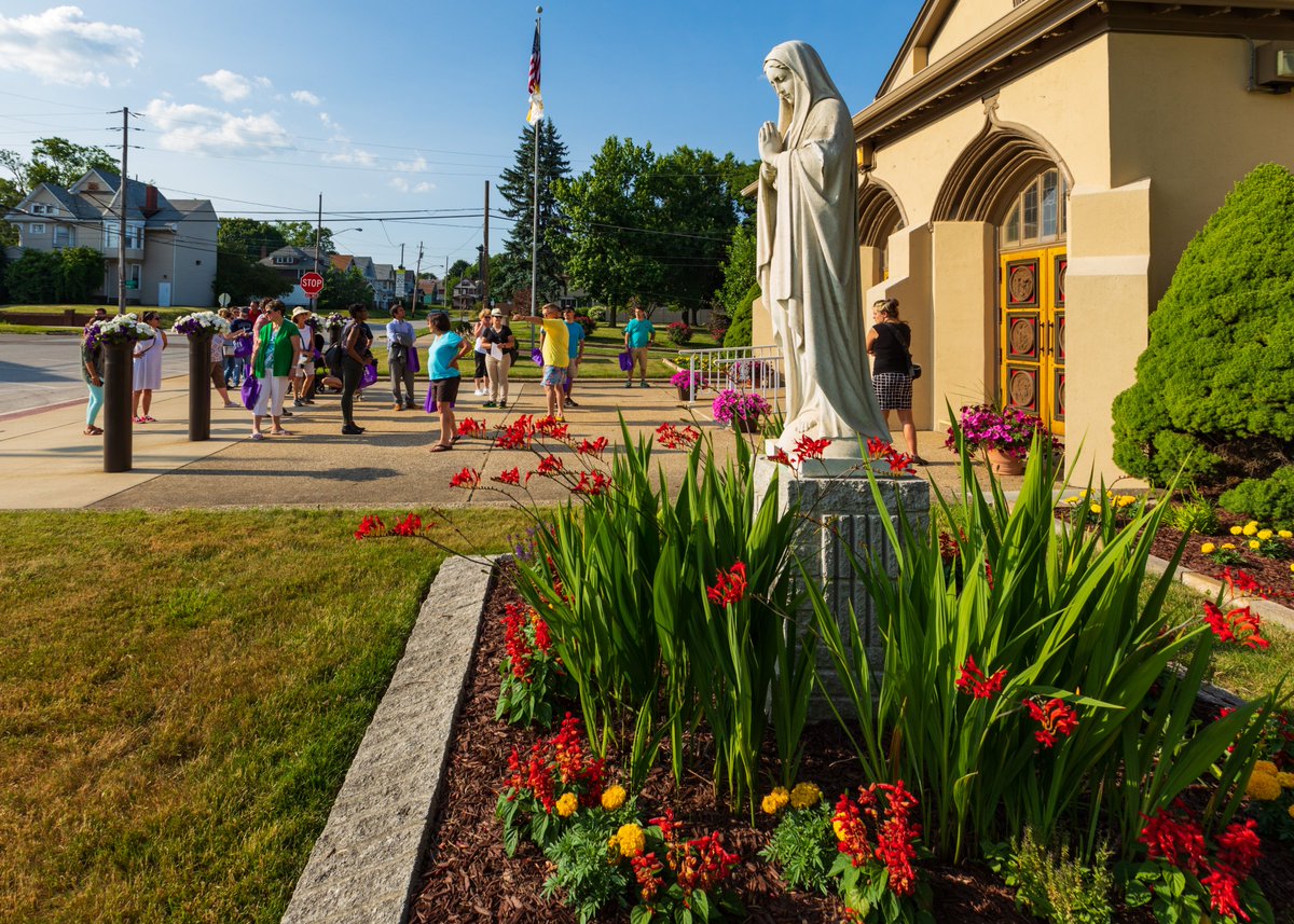 FitzwaterPhoto's tweet photo. We learned so much interesting history and saw cool small businesses on the latest @Akron2Akron walk - back in North Hill next month - come out!  
#NeighborhoodWalkingTour #Akron https://t.co/fDWKgKdJIh