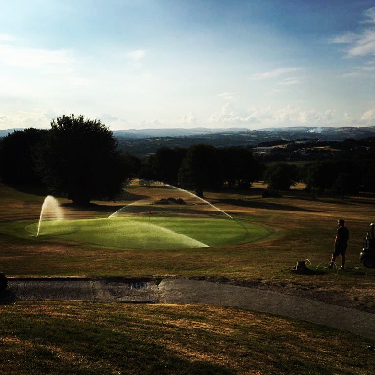KatyKatyedwards's tweet image. Almost got caught by the sprinklers @BrynMeadows #whataview #sprinklers #heatwave #greens #putting