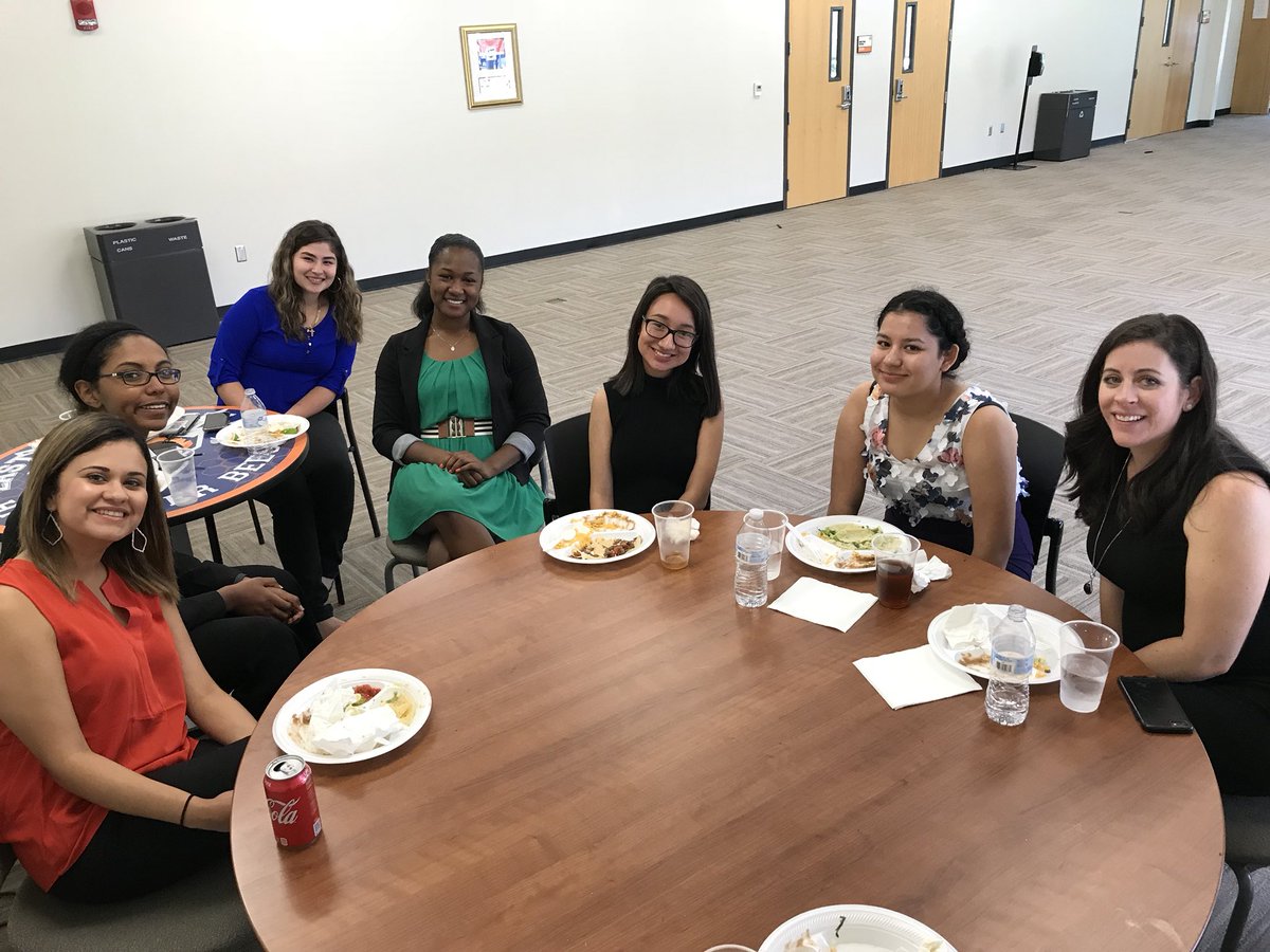EsseinyAlanis's tweet photo. Great lunch discussion with @utarlington Assistant Dean of Students @CharityStutzman and our amazing #LegislativeInterns #TXLege During State Rep. @Victoria4Texas #SexualViolenceTaskForce #EndtheBacklog https://t.co/KwFlygumDO