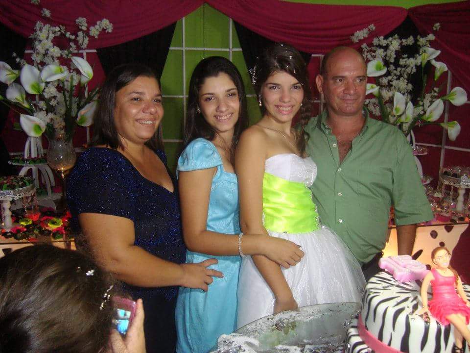 juliaanabb's tweet photo. Minha vida todinha nessas fotos. Só saudade desse quarteto junto! ❤❤❤ https://t.co/RWBmlgvEOF