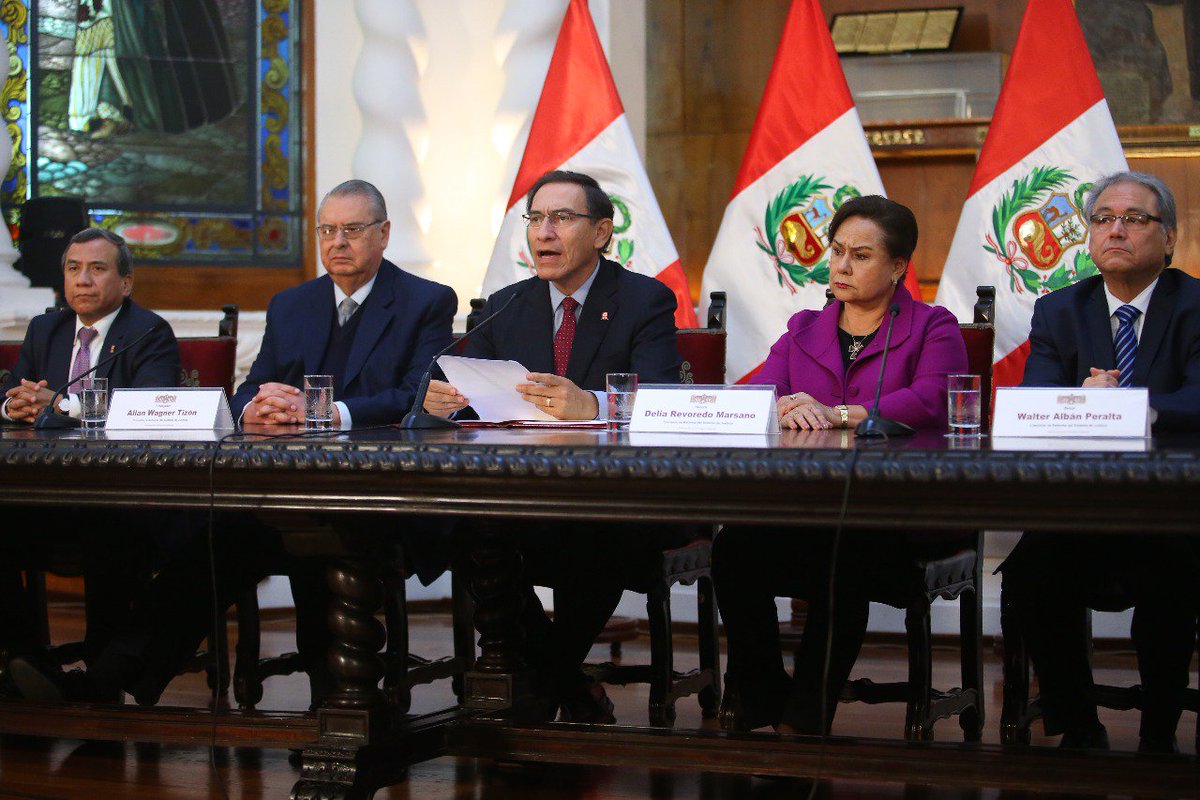 presidenciaperu's tweet image. Presidente @MartinVizcarraC: Cuando asumí el cargo, el pasado 23 de marzo, dije ante los peruanos que uno de los principales retos que debíamos encarar era la situación de crisis política y zozobra que afectaba la marcha del país. #ReformaDelPoderJudicial