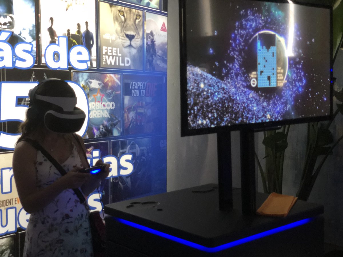 PlayStationES's tweet photo. ¡Más identidades, más JUEGAZOS de #PSVR! #TetrisEffect, #BeatSaber, #DarkEclipse y #AnyonesDiary de @PSTalents 😍 Pruébalos gratis mañana en #IdentityCorpPSVR 😎🎮 Inscríbete aquí 👉 https://t.co/YCR53ZfMjm https://t.co/DECy0KR1r6
