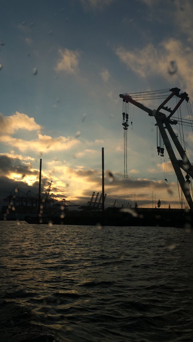 jolienhase's tweet photo. Hamburg gefällt mir doch besser als ich dachte ⛴⚓️ #bootsparty https://t.co/IfWCQO7Am9