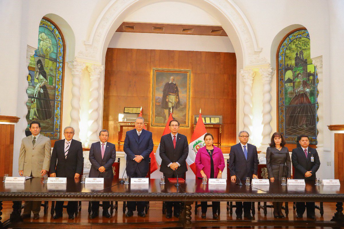 presidenciaperu's tweet image. Presidente @MartinVizcarraC: Convoco a la unidad de todos los peruanos en este momento decisivo. Los exhorto a unirse a esta gran cruzada para transformar el sistema de justicia de nuestro país. El momento de hacerlo es ahora. #ReformaDelPoderJudicial