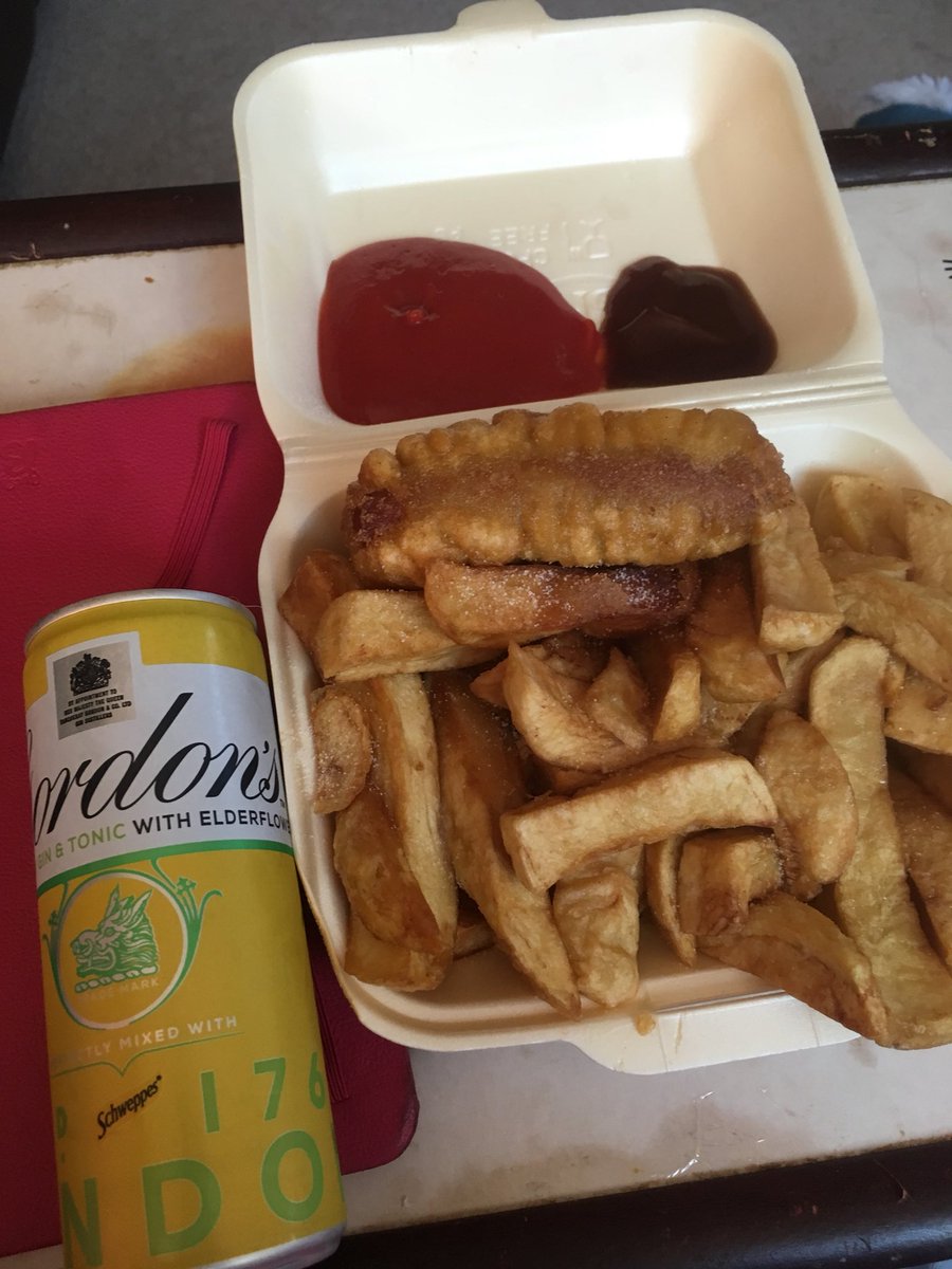 JoannaHartland's tweet photo. Dinner is just as healthy as breakfast!! #longday #cantBeArsedToCook #lazyfood https://t.co/97Ho6LruU2