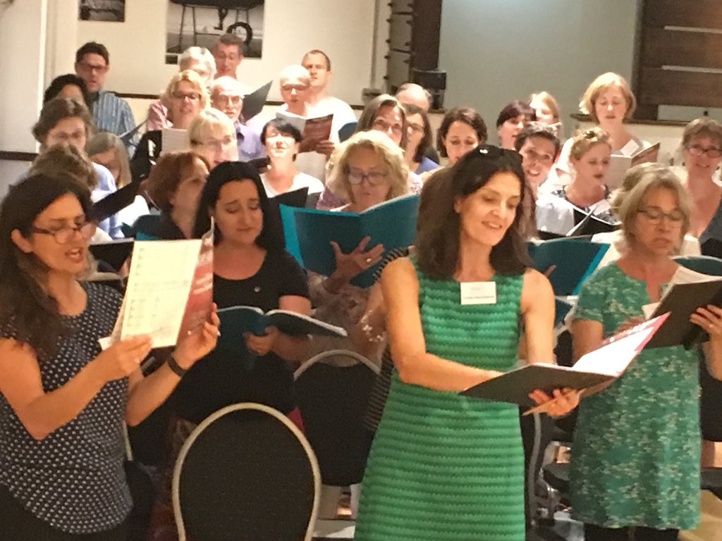 HeikeKeilhofer's tweet photo. Pell de gallina @tempusmusici @BCN_LesCorts #VoiceRodenkirchen Quin assaig!!! Gänsehaut bei der Generalprobe Why we sing! #Cantamos @koelnbarna https://t.co/mRcuLJ9MZi