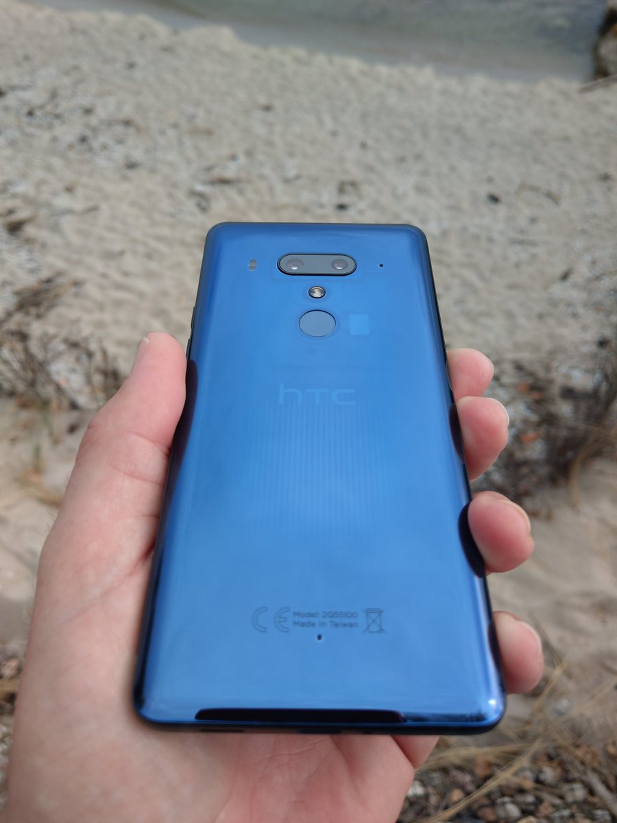 sardroid's tweet photo. #HTCU12Plus #TranslucentBlue 💚❤️💚 https://t.co/GOuPDGO8Mk