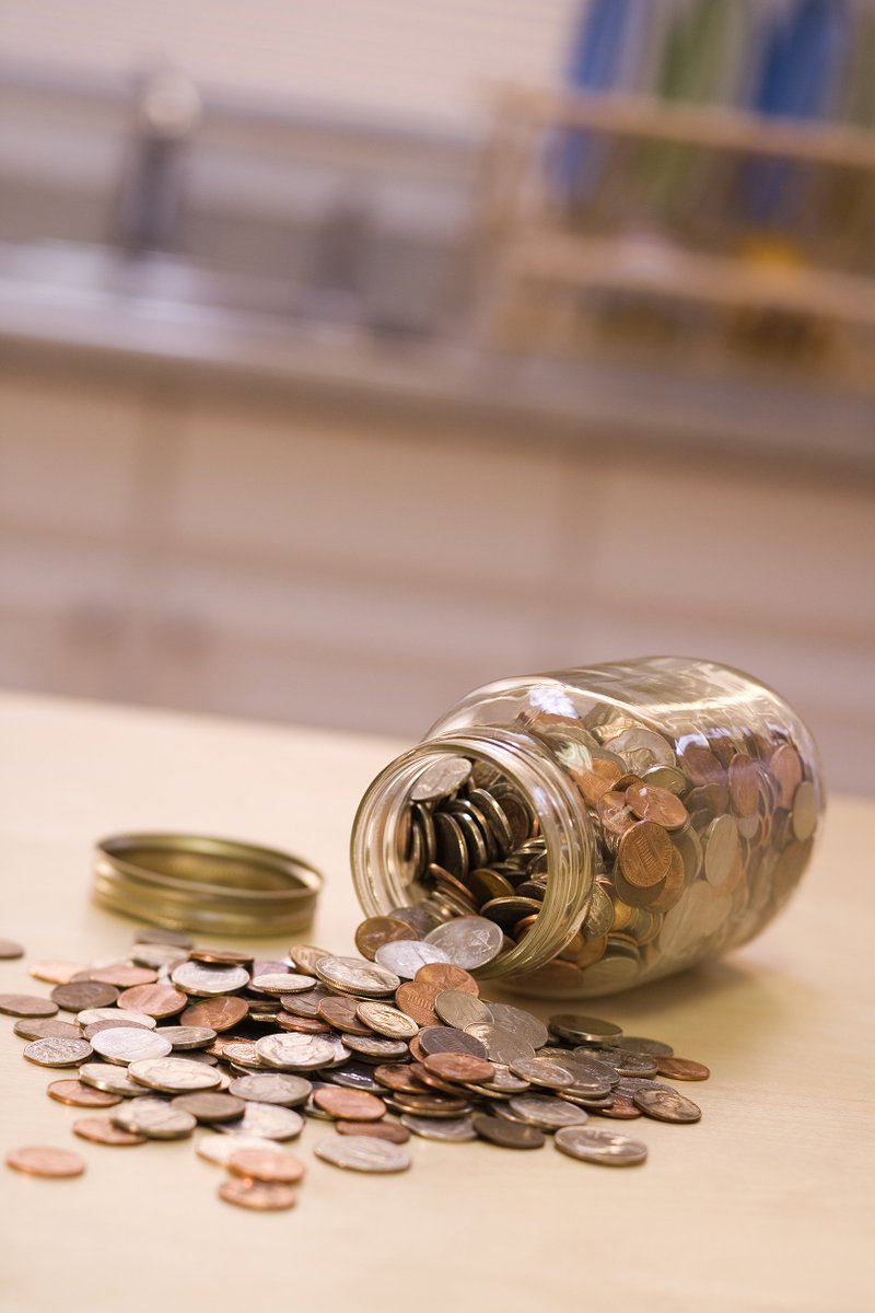 PartnerColorado's tweet image. Got #sparechange? Stop by the #Littleton Branch and use our #coinmachine to see how much you have! ow.ly/XC3I30kRXU9