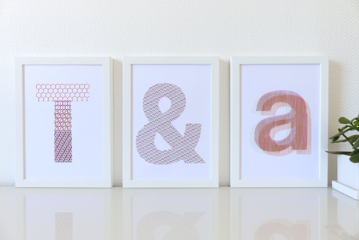 lesfilsrouges's tweet image. #Decorationmurale personnalisée et évolutive avec #initiales et #esperluette. Exemples de mélanges de style ! Je brode les initiales sur commande dans ma boutique Etsy.
#decorationpersonnalisee #typographiebrodee #broderieartisanale #broderiesurpapier #tableautextile