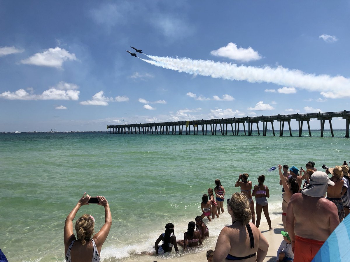 WEARAllenStrum's tweet photo. #BlueAngels
βοΈ
βοΈβοΈ
βοΈβοΈβοΈ
π¨ π¨ π¨
βοΈ
ππ΄ππ
#RedWhiteandBlues #PensacolaBeach #SeeItShootItSendIt to #c3n at #WEARTV
#AllenStrum1 https://t.co/znfPqBRzui