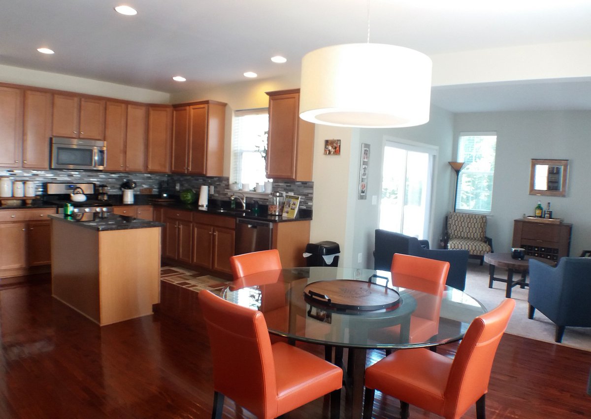 SalmanRealtyVA's tweet photo. 42251 Castle Ridge Square! #beautiful #endunit #Brambleton #lovingit #buyit #homeforsale #backstotrees #amenities #commutersdream #greatforentertaining #buyitnow #Ashburn #townhouse #garage #hardwoodfloors #dreamkitchen #relaxingdeck #fencedyard https://t.co/dvRf3rnKD7