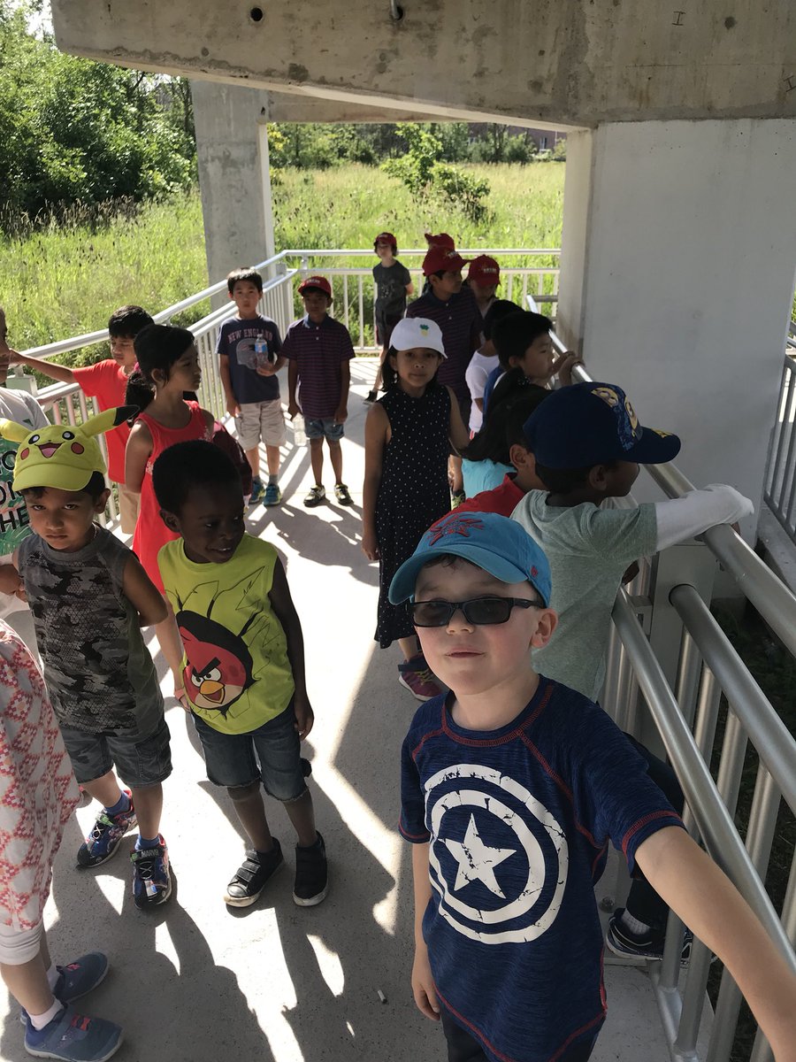 awardslp's tweet photo. @brucetrailps discovering structures in our neighbour and how graffiti is not beautiful and beaitiful at the same time! https://t.co/ra0za5i2GP