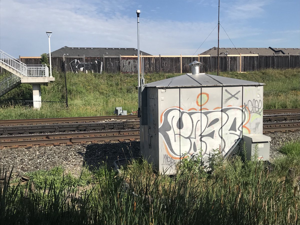 awardslp's tweet photo. @brucetrailps discovering structures in our neighbour and how graffiti is not beautiful and beaitiful at the same time! https://t.co/ra0za5i2GP