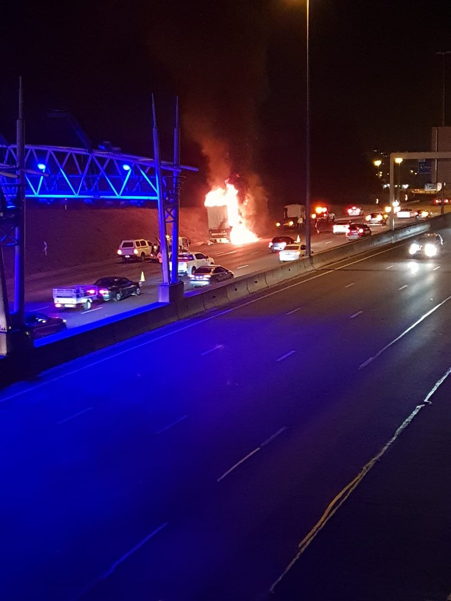 freeadvocate's tweet photo. @Gudani88608218 @Powerfm987 Truck on fire on the freeway next to kings highway, metro and fire brigade on site attending to the situation #PretoriaAccident #PowerTraffic https://t.co/p7p3glAYlY