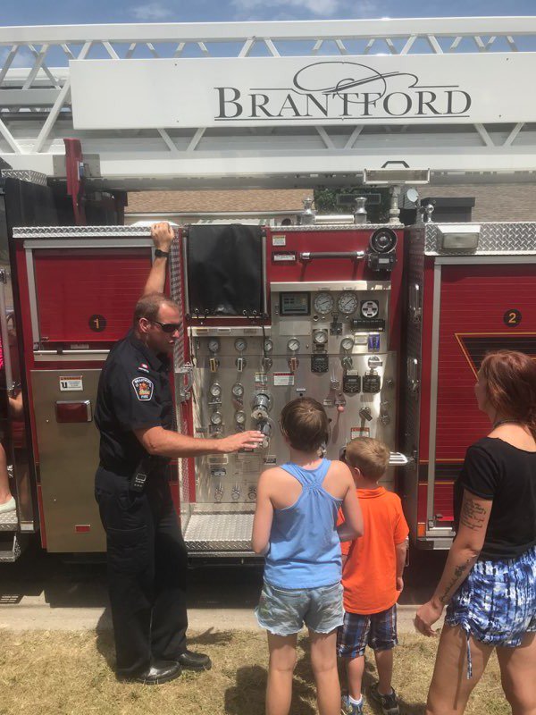 B Platoon visiting a daycamp and showing off the fire truck and gear! https://t.co/s3gWizxX8C