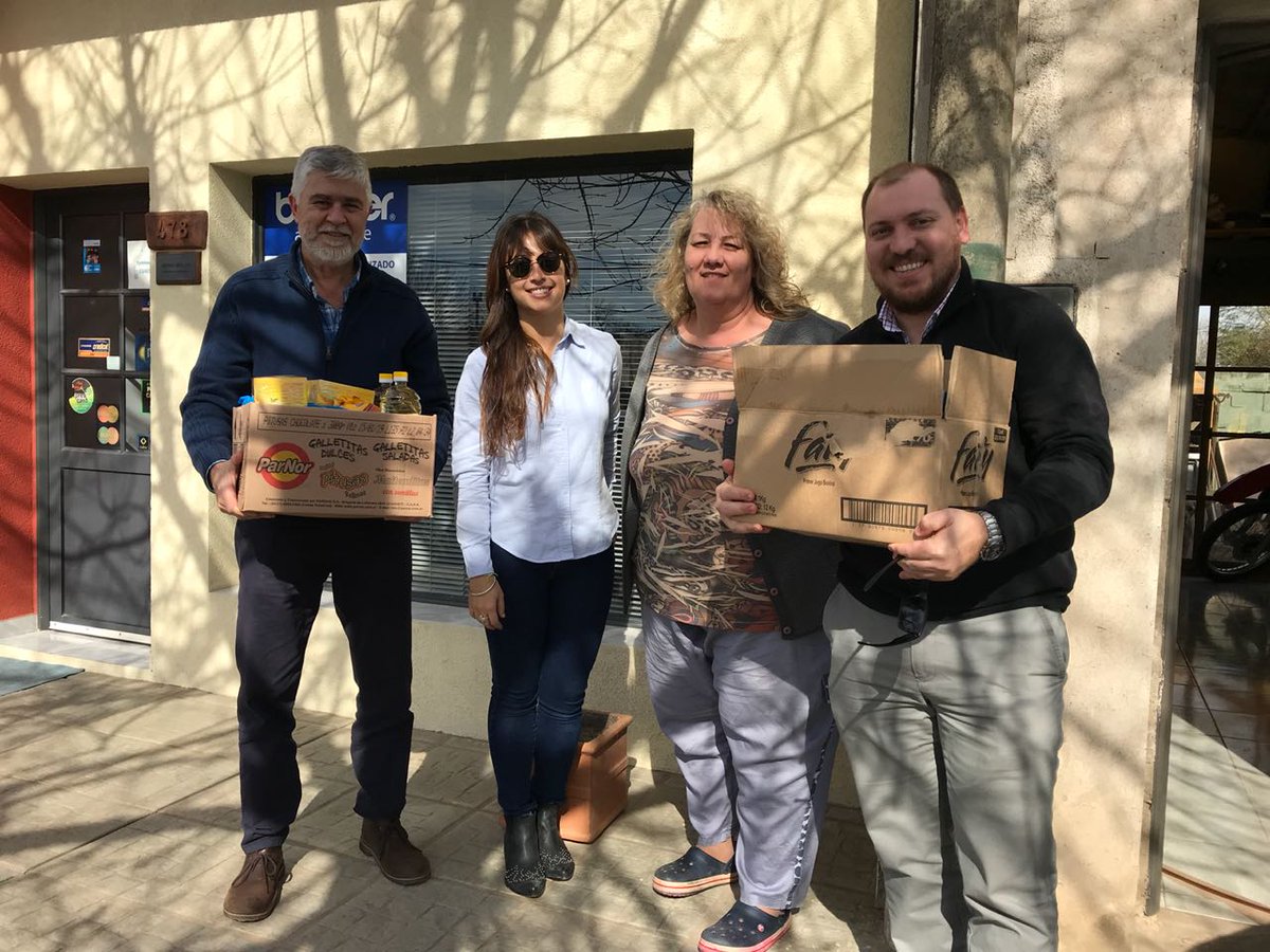 SummitAgroAr's tweet photo. Agradecemos a todos los que participaron hoy en la jornada de El Trebol y donaron alimentos para la escuela Juan José Paso N°276. ¡Ayudar está en nuestras manos! #SummitSolidaria https://t.co/oyZ08hJS8X