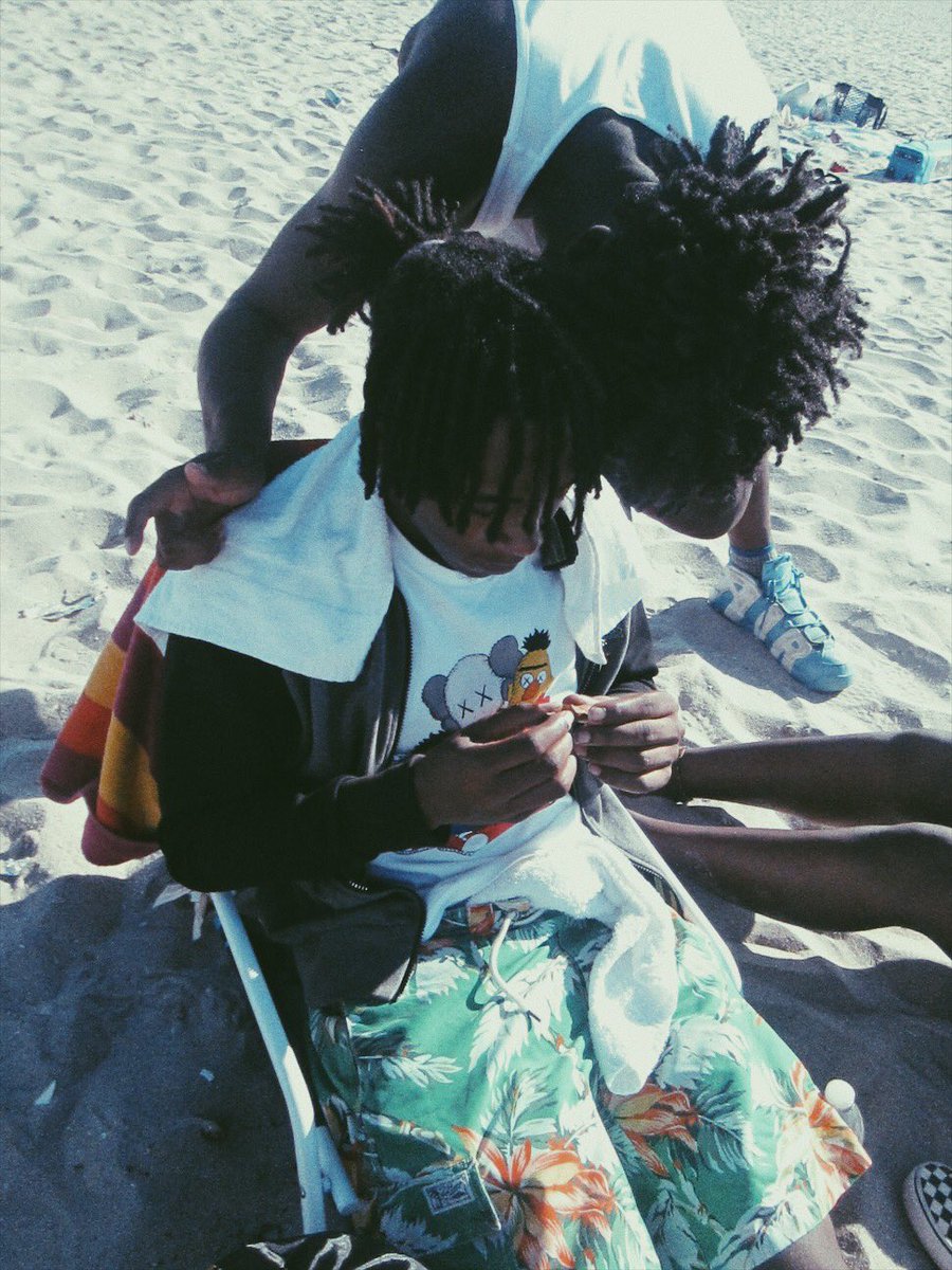 barrr_13's tweet photo. @WSGdiddy_ @DREFATHERS Plotting. 🤬🤟🏽 #SEVEN27 https://t.co/l5LIrfZjjU