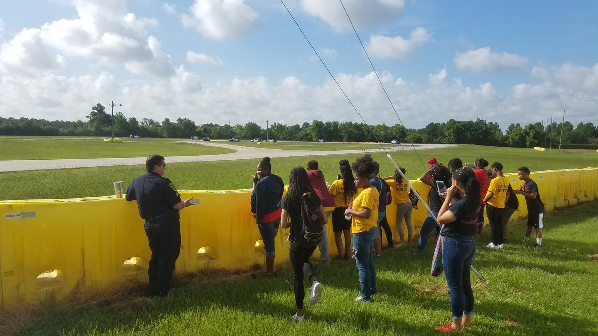 GHPALWebb's tweet photo. HAD A GRRREAT TIME AT HPD POLICE TRAINING ACADEMY WITH THE TEENS FROM SHAPE COMMUNITY CENTER @houstonpolice @nationalpal #shapecommunitycenter # https://t.co/xig3ozKeOF