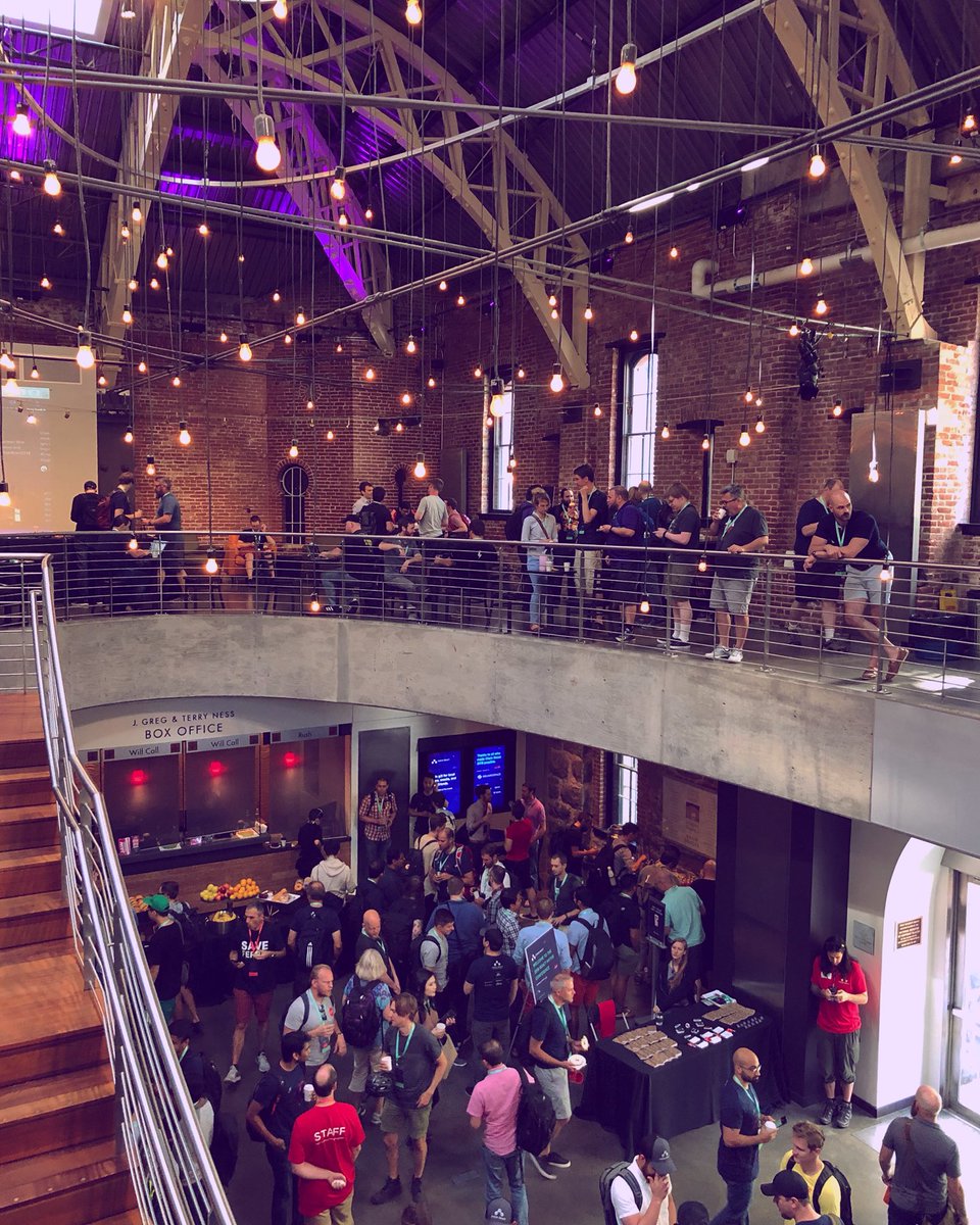 cindythuyvan's tweet image. Halfway into #ChainReact2018 day 2. Where did the time go? Guess I’m having too much fun 😛