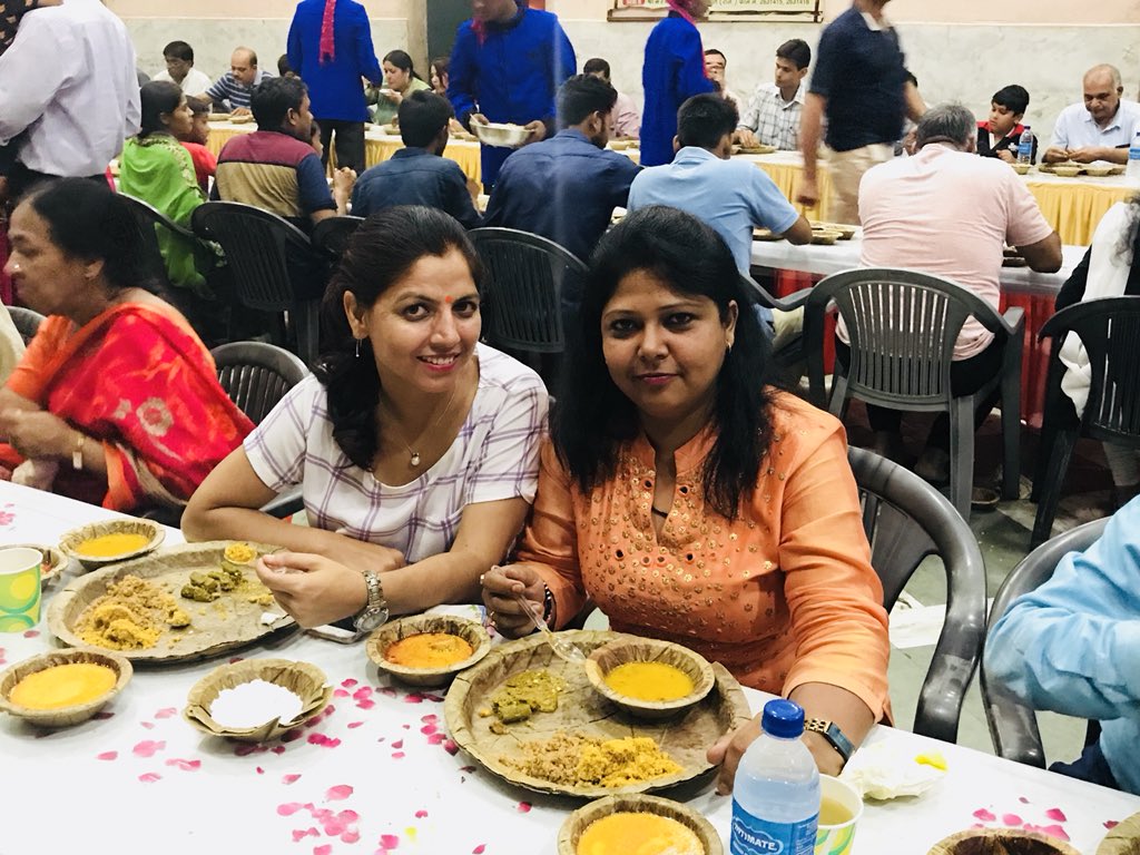 vashisthamamta's tweet photo. Rajasthan High Court Bar Association के अध्यक्ष श्री अनिल उपमन जी द्वारा खोले के हनुमान मंदिर पर आयोजित कार्यक्रम में दोस्तों के साथ सम्मिलित होकर भगवान के दर्शन कर प्रसाद ग्रहण किया।
ममता पलशीकर
#mamtapalshikar #amer #amber #amercongress #mamtaforamer #amersupportmamta #RHBA https://t.co/GiRiL0I47S