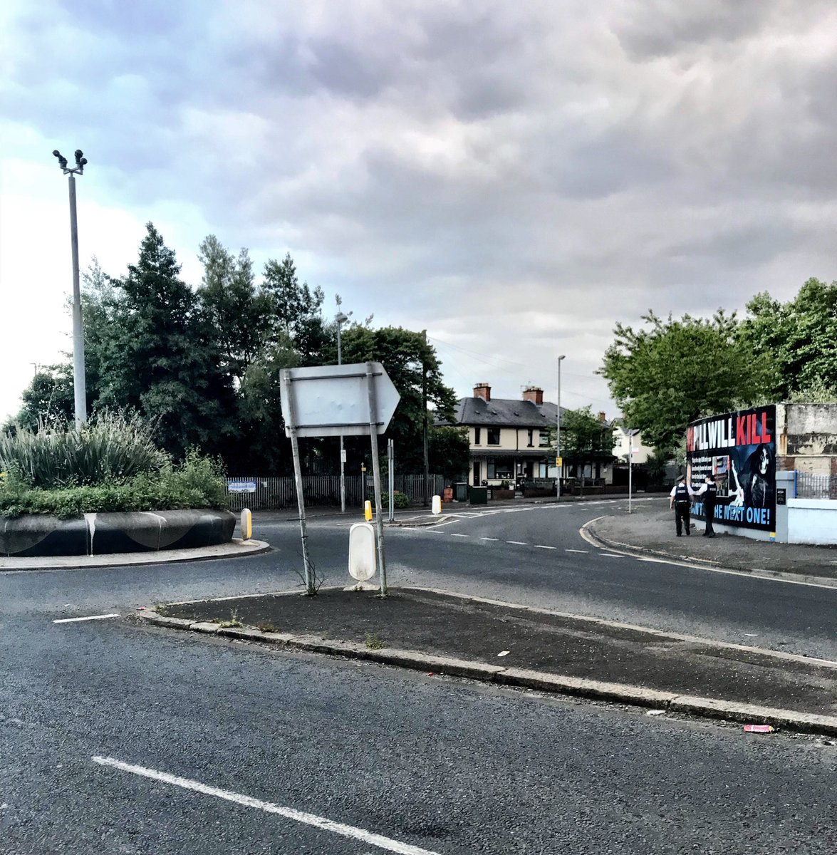 PSNIBelfastN's tweet photo. Court North NPT from Tennent St out on foot preventing ASB and talking to local people #Ardoyne #Twaddell #Woodvale covered #allQsofar #backonthebeat #keepingpeoplesafe @PoliceServiceNI SgtW https://t.co/UaFgku57ZA